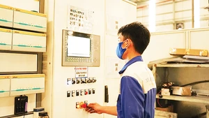Hệ thống điều khiển tự động tại nhà máy thông minh 4.0 của Tập đoàn Tân Á Đại Thành.
