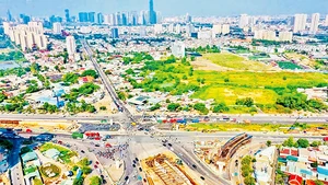 Dự án nút giao thông An Phú đang được thành phố chỉ đạo rà soát, khắc phục khó khăn, đẩy nhanh tiến độ để hoàn thành đúng kế hoạch vào cuối năm nay. 