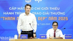 Phó Chủ tịch Thường trực Hội Liên hiệp Thanh niên Việt Nam Nguyễn Kim Quy cùng đại diện các đơn vị liên quan đồng chủ trì chương trình gặp mặt báo chí.
