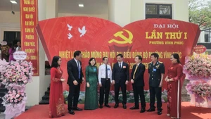 Các đại biểu dự Đại hội Đảng bộ phường Vĩnh Phúc.