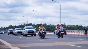 Lực lượng Cảnh sát giao thông, Công an tỉnh Đắk Lắk ra quân diễu hành đợt cao điểm.