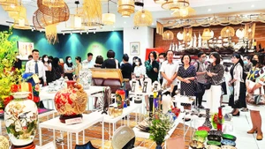 Doanh nghiệp Thành phố Hồ Chí Minh trưng bày sản phẩm tại Showroom Trung tâm Xúc tiến Thương mại và Đầu tư Thành phố Hồ Chí Minh.