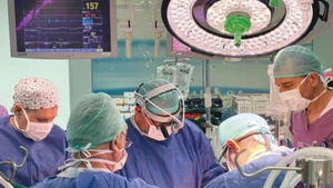 Ca phẫu thuật kéo dài 7 giờ đồng hồ. (Ảnh: Trung tâm Y tế Đại học Hadassah)