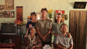 Cảnh trong phim Lật mặt 8. 