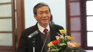 Ủy viên Bộ Chính trị, Trưởng ban Tuyên giáo Trung ương Đinh Thế Huynh phát biểu tại Lễ kỷ niệm 25 năm Ngày Báo Nhân Dân cuối tuần ra số đầu (12/2/2014). (Ảnh NGỌC SƯƠNG)