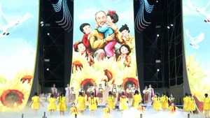 Tiết mục văn nghệ đặc sắc chào mừng Xuân mới tại Bắc Ninh.