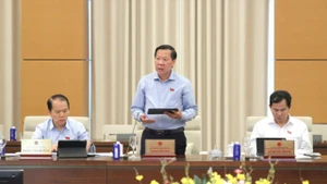 Đề xuất giữ quy định thu thuế tiêu thụ đặc biệt đối với mặt hàng xăng