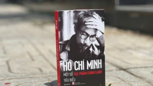Cuốn sách Một số tác phẩm chính luận tiêu biểu của Chủ tịch Hồ Chí Minh.