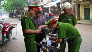Trưởng Công an xã được phạt đến 50% mức tiền phạt tối đa, tịch thu phương tiện vi phạm hành chính