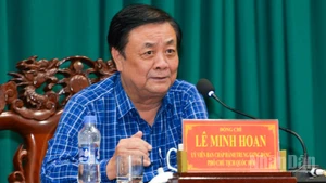 Đồng chí Lê Minh Hoan chia sẻ tại buổi gặp mặt.