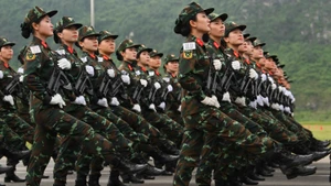 Cán bộ, chiến sĩ tập luyện tại Trung tâm Huấn luyện và Bồi dưỡng nghiệp vụ (K20), Hà Nội. (Ảnh: THẾ ĐẠI)