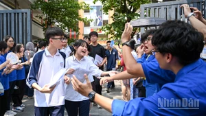 Thí sinh trong Kỳ thi vào lớp 10 của Hà Nội năm 2025. (Ảnh: THẾ ĐẠI)