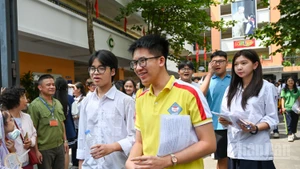 Thí sinh thi vào lớp 10 của Hà Nội năm 2025 (Ảnh: THẾ ĐẠI)