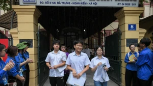 Thí sinh tại Kỳ thi tuyển sinh vào lớp 10 Hà Nội (Ảnh: THẾ ĐẠI)