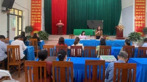Ngân hàng Chính sách xã hội thành phố Phổ Yên khẩn trương cho người dân vay vốn đầu tư sản xuất, kinh doanh.