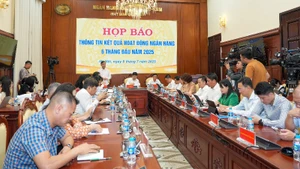 Toàn cảnh cuộc họp báo. 