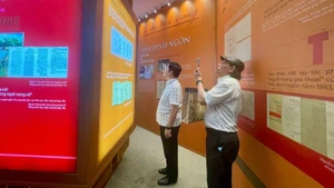 Một góc không gian trưng bày Triển lãm tài liệu xuất xứ cá nhân tại Trung tâm Lưu trữ quốc gia III.