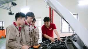 Nhiều cơ sở đào tạo đã chuyển trọng tâm từ “đào tạo nhân lực” sang “phát triển nhân lực”. (Ảnh THƯƠNG NGUYỄN)
