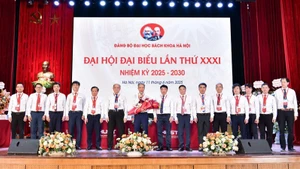 Ban Chấp hành Đảng bộ Đại học Bách khoa Hà Nội nhiệm kỳ 2025-2030 ra mắt tại Đại hội.