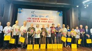 Lãnh đạo quận Hoàn Kiếm tri ân những tập thể, cá nhân có đóng góp nổi bật trong công tác bảo tồn, phát huy giá trị di sản.