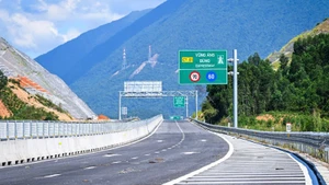 Dự án đường bộ cao tốc Vũng Áng-Bùng nối Hà Tĩnh và Quảng Trị dự kiến thông tuyến ngày 19/8.