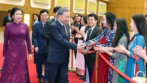 Lễ tiễn Tổng Bí thư Tô Lâm và Phu nhân tại sân bay quân sự Seongnam, thủ đô Seoul, Hàn Quốc. (Ảnh: TTXVN)