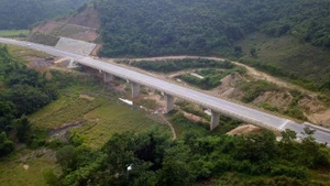 Bổ sung dự án mở rộng đường bộ cao tốc Hòa Lạc - Hòa Bình vào danh mục dự án quan trọng quốc gia, trọng điểm ngành Giao thông vận tải. (Ảnh: VGP)