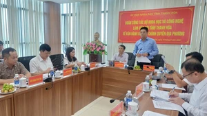Cục trưởng Cục Viễn thông Nguyễn Thành Chung, trưởng đoàn công tác Bộ Khoa học và Công nghệ tại buổi làm việc với Sở Khoa học và Công nghệ tỉnh Thanh Hóa.