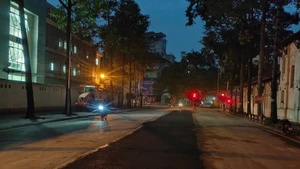 Tuyến đường Hùng Vương đang được chỉnh trang, mở rộng.