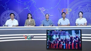 Các diễn giả tại buổi Toạ đàm. (Ảnh: VGP).