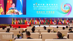 Phó Thủ tướng Trần Hồng Hà phát biểu tại Lễ khai mạc.