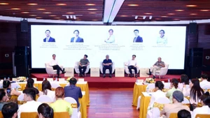 Tọa đàm thu hút nhiều chuyên gia, học giả đầu ngành khảo cổ học, lịch sử, mỹ thuật, văn hóa dân gian.