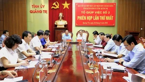 Ban Chỉ đạo hợp nhất, sáp nhập hai tỉnh Quảng Bình và tỉnh Quảng Trị (Tổ giúp việc số 2) họp tại tỉnh Quảng Trị về xây dựng các dự thảo văn kiện cho Đại hội Đảng bộ tỉnh mới.