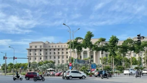 Nhiệt độ tại Hà Nội đo ở trạm Láng (Hà Nội) tới 38 độ C. (Ảnh minh họa: Đ.T)