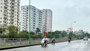 Dự báo khu vực Hà Nội chiều tối và đêm có mưa rào và dông vài nơi. (Ảnh minh họa: Đ.T)