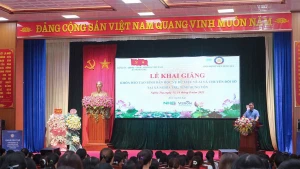 "Khóa đào tạo ứng dụng AI và chuyển đổi số trong công tác giáo dục" thu hút 200 học viên là cán bộ quản lý và tổ trưởng bộ môn các trường tại địa phương.