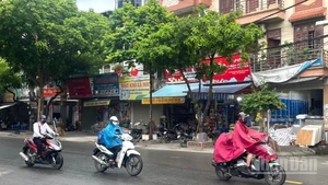 Dự báo khu vực Hà Nội chiều tối và đêm có mưa rào và dông vài nơi. (Ảnh minh họa: Đ.T)