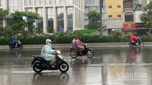 Dự báo Hà Nội chiều tối và đêm có lúc có mưa rào và dông. (Ảnh minh họa: Đ.T)