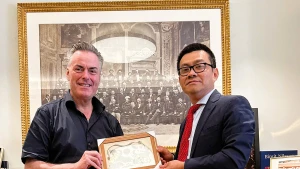 Đại sứ Vũ Lê Thái Hoàng và ông Daniel Froschauer (Nguồn: Đại sứ quán Việt Nam tại Áo)