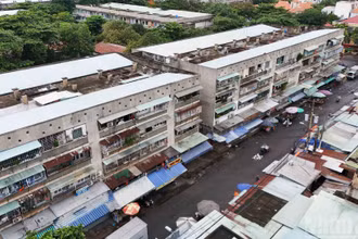 Thành phố Hồ Chí Minh hiện còn rất nhiều chung cư, cư xá cũ. Với các chung cư, cư xá được xây dựng cách đây trên 20 năm, nguy cơ cháy nổ luôn được coi là cao hơn hẳn các chung cư, cư xá mới.