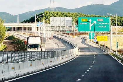 Kết cấu hạ tầng có bước tiến vượt bậc với 3.245km đường cao tốc hoàn thành. Ảnh: NAM NGUYỄN