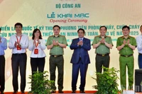 Thủ tướng Phạm Minh Chính và các đồng chí lãnh đạo tại Lễ khai mạc triển lãm.