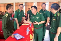 Đại tá Hồ Quyết Thắng, Phó Chỉ huy trưởng, Tham mưu trưởng Ban Chỉ huy Bộ đội Biên phòng tỉnh Nghệ An cùng các đại biểu thăm hỏi động viên các học viên.