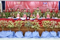 Đại diện lãnh đạo các đơn vị ký kết Biên bản hợp tác bảo đảm an ninh trật tự năm 2026. (Ảnh: Công an Nghệ An)