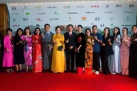 Đoàn Việt Nam trên thảm đỏ sự kiện. (Ảnh: VFDA)