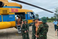 Những chuyến bay cứu trợ đầu tiên chuẩn bị cất cánh.