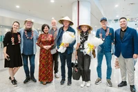 Các nghệ sĩ tại sân bay Nội Bài. (Ảnh: Ban tổ chức)