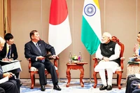 Hai Thủ tướng Nhật Bản (trái) và Ấn Độ gặp gỡ bên lề một sự kiện quốc tế năm 2024. Ảnh: KANTEI.GO.JP
