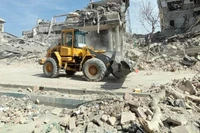 Bức ảnh chụp ngày 4/3/2026, cho thấy khung cảnh đổ nát tại Quảng trường Enghelab ở Thủ đô Tehran của Iran. (Ảnh: Xinhua)