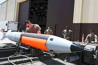 Một tên lửa mang đầu đạn hạt nhân chiến thuật của quân đội Mỹ. Ảnh: DEFENSE NEWS